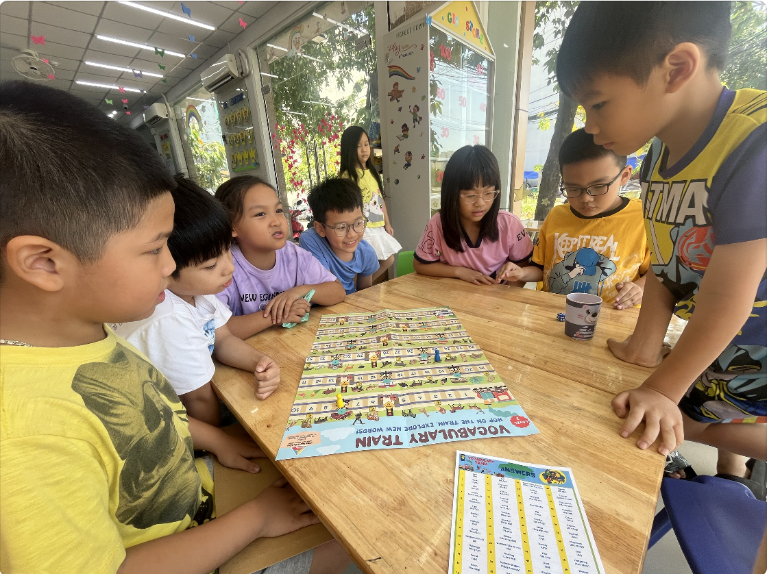 Cờ VOCAB RACING (Level 2: ANIMAL WORLD, 6+ tuổi)