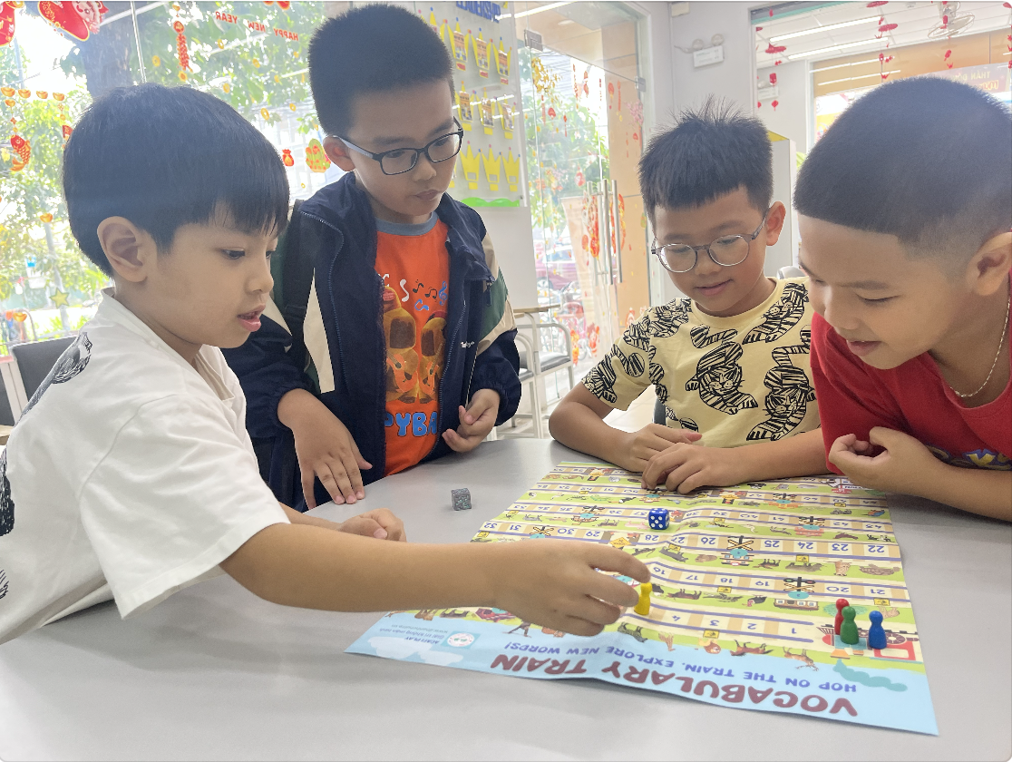 Cờ VOCAB RACING (Level 2: ANIMAL WORLD, 6+ tuổi)