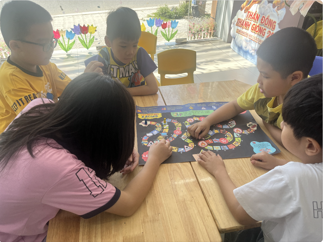 Cờ VOCAB RACING (Level 1: HOME & SCHOOL, 6+ tuổi)