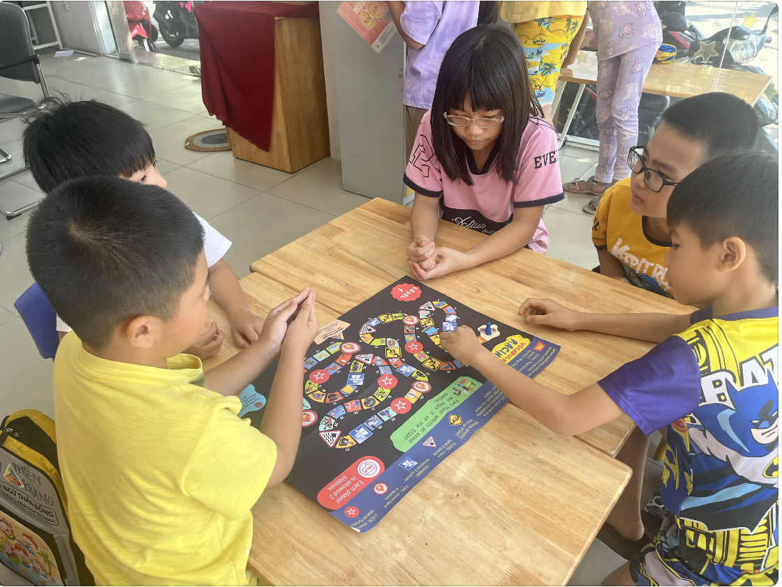 Cờ VOCAB RACING (Level 1: HOME & SCHOOL, 6+ tuổi)